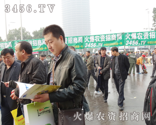 火爆網絡宣傳隊伍受到參展人員的青睞